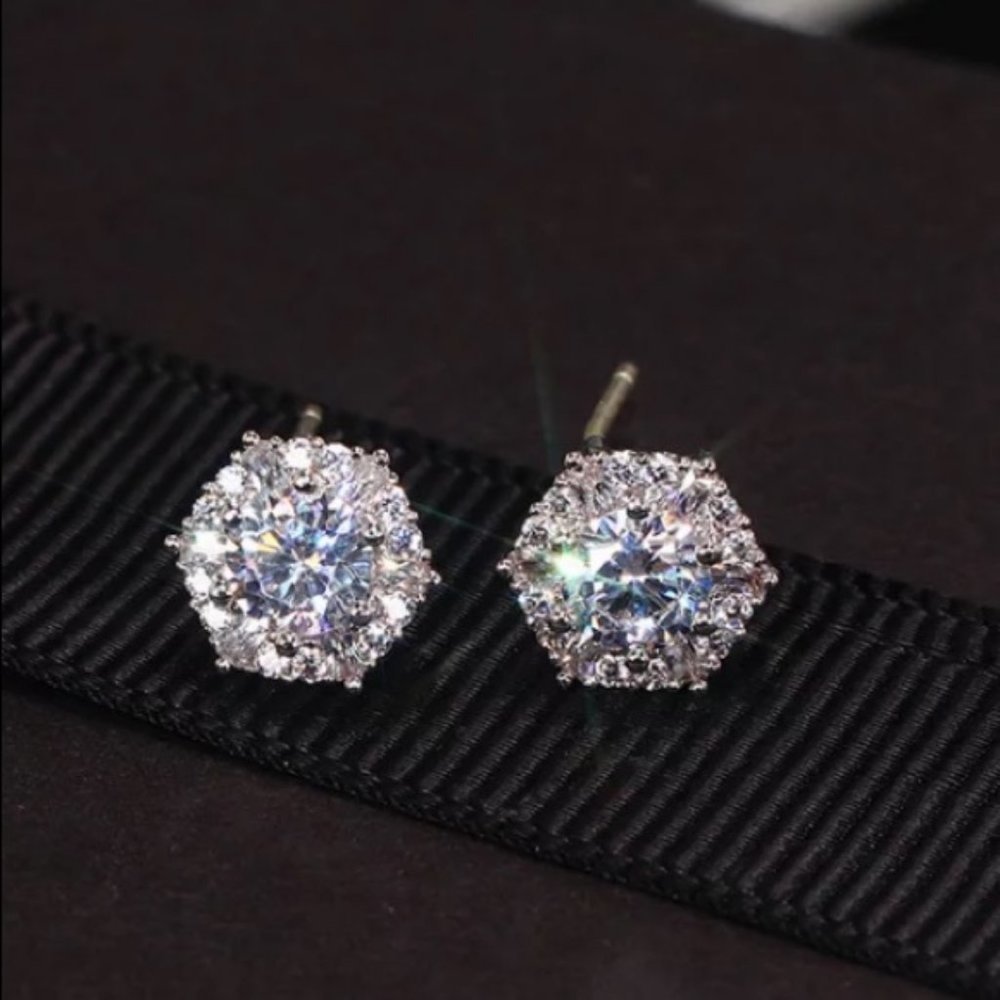 NEW Round Diamond Halo Hexagon Silver Stud Earrings - Picture 4 of 6